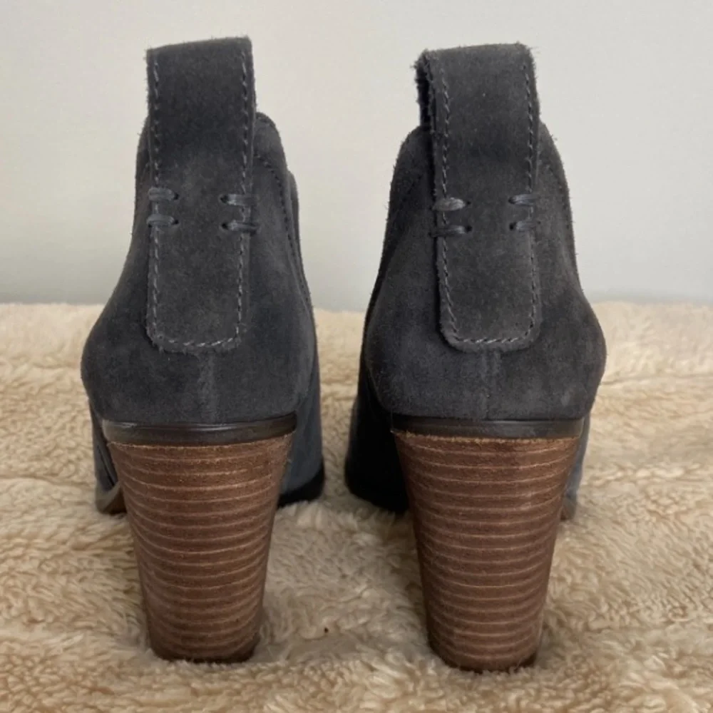 Vince Camuto Francia Ankle Bootie Gray Suede Leather Women's 5.5
